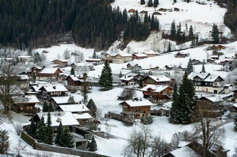 Premium Photo | The beautiful swiss alpine village of grindelwald