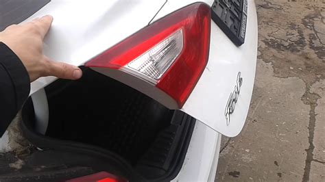 Видео: Как закрыть багажник Ford Focus, Форд Фокус не ногой - YouTube