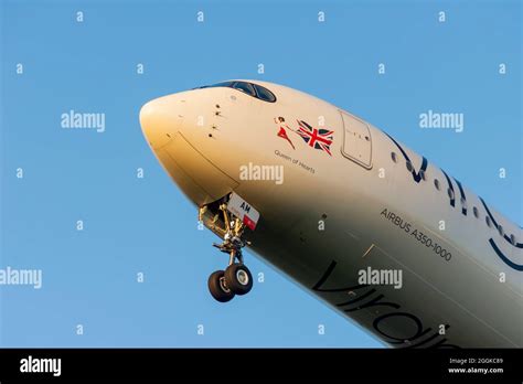 Das Flugzeug Des Virgin Atlantic Airliners Landet Auf Dem Flughafen