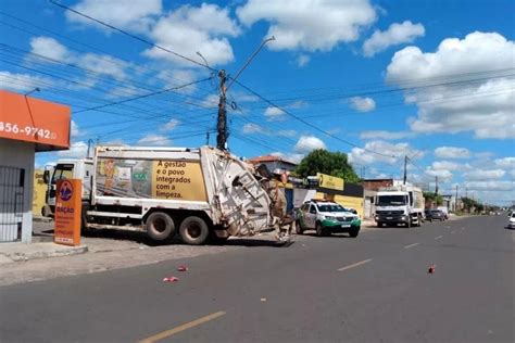 Menino De Anos Entubado Ap S Ser Atropelado Por Caminh O De Lixo