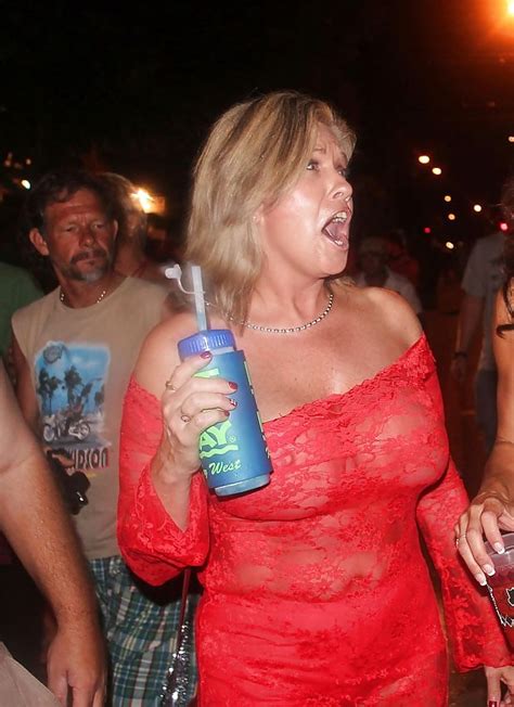 She Forgot Her Bra Porn Pictures XXX Photos Sex Images PICTOA