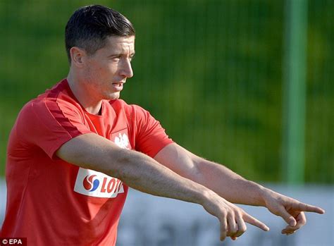 Bayern Munich Striker Robert Lewandowski Under No Pressure To Sign