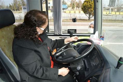 17 Yıldır Servis şoförlüğü Yapan Kadın Mesleğindeki Başarısıyla örnek