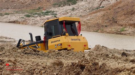 Incredible Truck Dozer Push Deep Soils Clearing Heavy Work Extreme