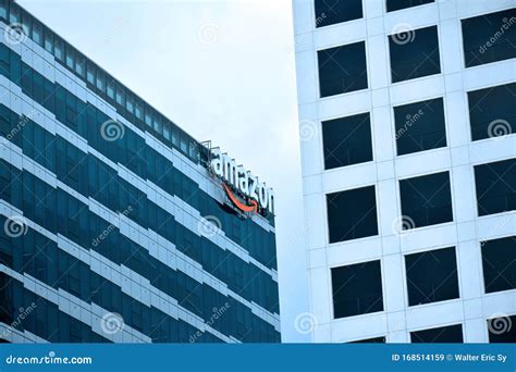 Amazon building facade editorial stock image. Image of internet - 168514159