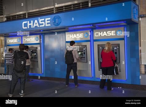 Chase bank atm hi-res stock photography and images - Alamy