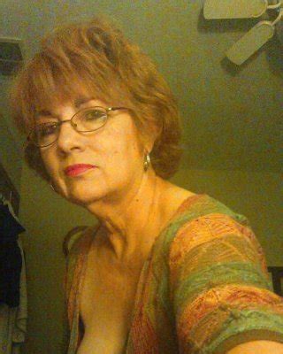 Granny Taking Sexy Selfie Porn Pictures Xxx Photos Sex Images Pictoa