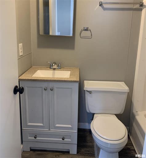 928 South Stewart Street, Unit 8, Creve Coeur, IL 61610 | Compass