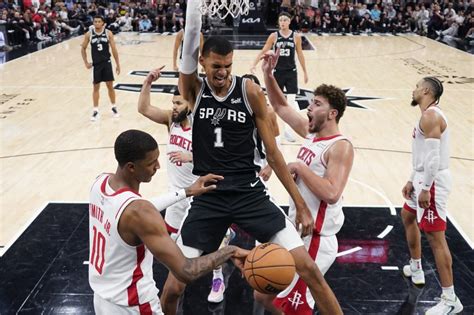 Nba El Incre Ble Wembanyama En Su Primer Triunfo Dos Tapones En La