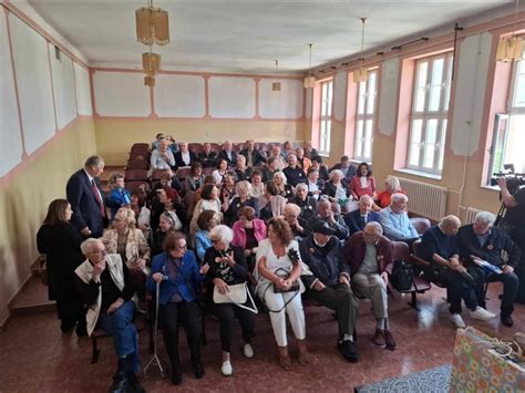 Veliki jubilej Bivši bijeljinski gimnazijalci obilježili 50 godina mature NOVI GLAS