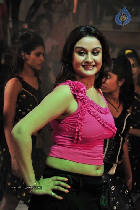 Sonia Agarwal Hot Pics Photo 42 Of 58