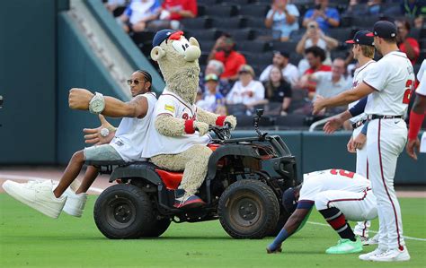 Atlanta Braves Blooper Is One Of The Sexiest Mascots In Mlb