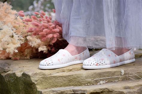 Native keeps it lite with comfortable, beautiful footwear