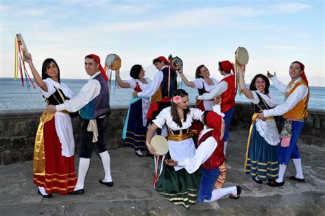 Tradizioni E Folklore New Il Festival Di Napoli