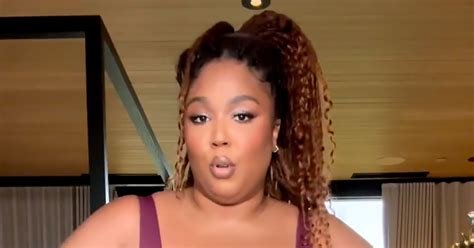 Lizzo Looks Snatched In Bra And Leggings From Yitty New Me Us Weekly