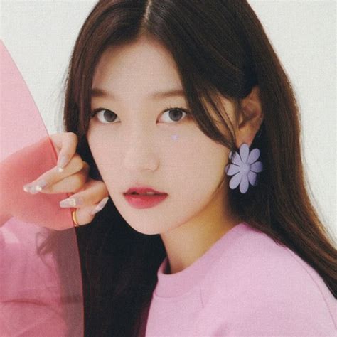 Choerry Girly Images Odd Eyes Pop Artist