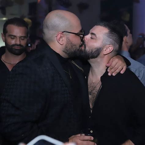 Tiago Abravanel Trocou Beijos Marido Fernando Poli Na Festa De