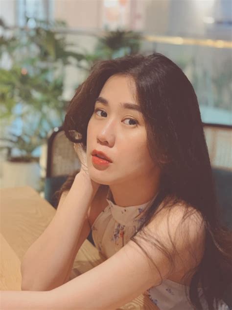 Trở về từ Đà Nẵng nàng hot girl dù chỉ ở yên trong nhà vẫn bất chấp để xinh đẹp