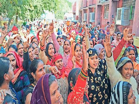 Anganwadi Workers Staged A Sit In At The Collectorate To Make Permanent