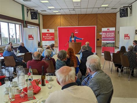 Sabine B Tzing Lichtenth Ler Beim Neujahrsempfang Spd Trier Saarburg