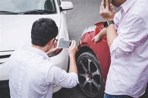 WHEN TO GET AN ATTORNEY FOR A CAR ACCIDENT