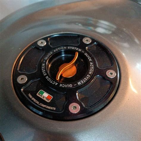 Twm Made In Italy Fuel Cap Keyless Utk Yamaha R R M R R Mt Mt