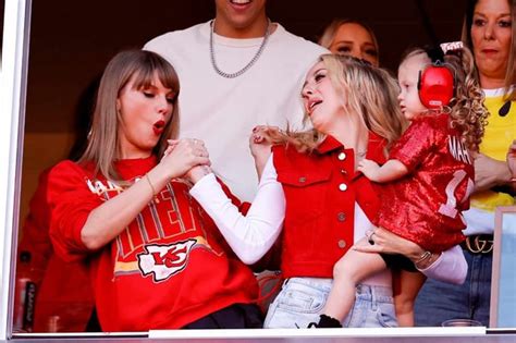 Taylor Swift and Brittany Mahomes Debut Their Own Special Handshake at ...