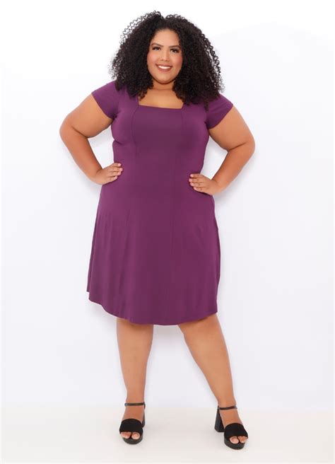 Vestido Decote Quadrado Malha Plus Size