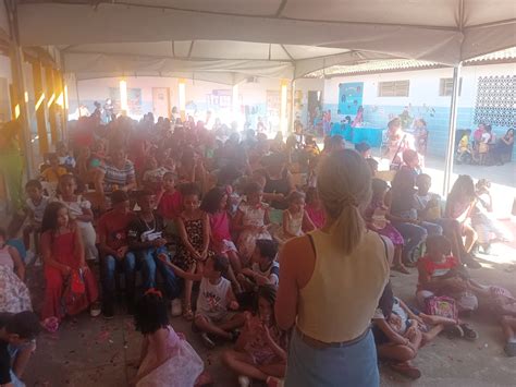 a presença de pais e alunos Escola Municipal Padre Aguiar encerra