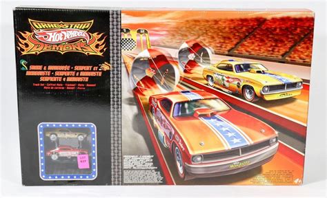 HOT WHEELS DRAG STRIP COLLECTOR CAR SET. - Kastner Auctions