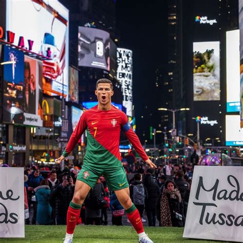 Cristiano Ronaldo Y Su Estatua En El Times Square Agenciapi Co