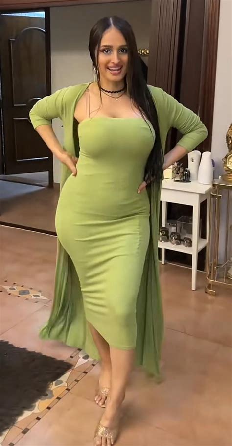 Hot Figure Hot Dress 👗🥵🫦🤤 R Lanarose2