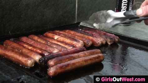 Horny Skinny Amateur Girl Gets Fucked In The Backyard