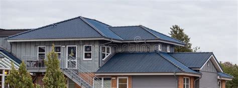 12891 Clay Tile Roof House Stock Photos Free And Royalty Free Stock