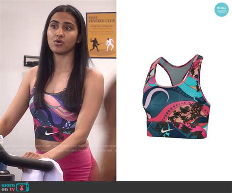 Wornontv Belas Printed Sports Bra On The Sex Lives Of College Girls