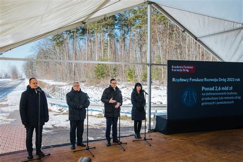 Konferencja Prasowa Premiera M Morawieckiego W Dobieszowicach