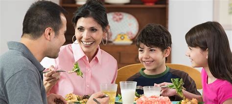 Conoce los beneficios de comer en familia según la ciencia