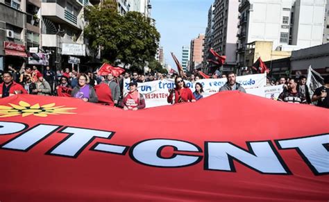 Uruguay La Central Sindical Y El Frente Amplio Se Movilizan Contra La