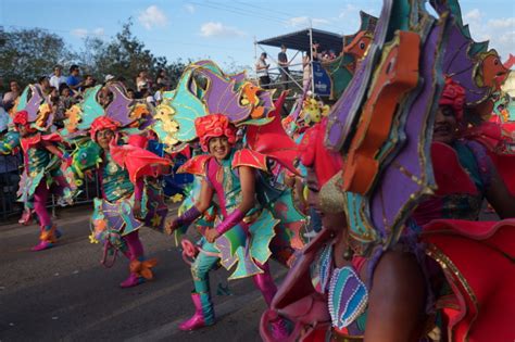 Así se vive el Carnaval de Mérida 2023 baile color y alegría México