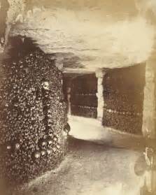 Catacombes de Paris par Nadar flash au magnesium 1861 1ère