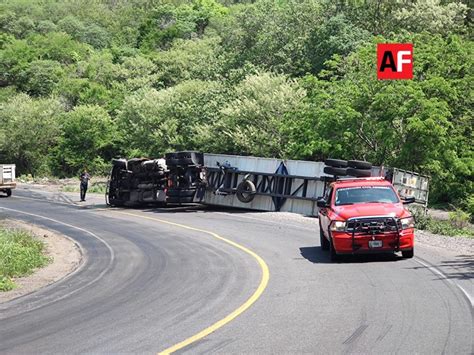 Volcadura De Tr Iler En Carretera Libre Manzanillo Armer A Deja Saldo