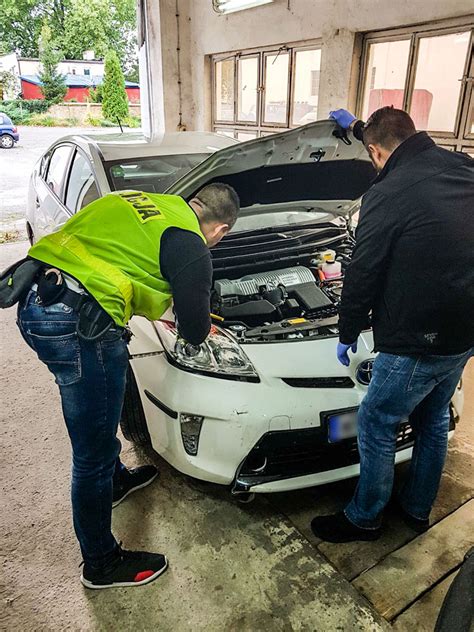 Po Cig Za Kradzion Toyot Autem Za Tys Z Skosi Znak Za