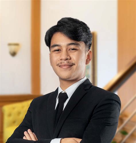 Junior associates are complaining about the investment banker salary cap 6