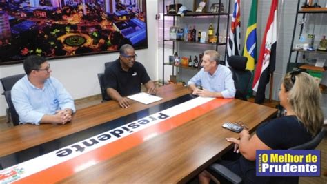 Prefeito Ed Thomas Recebe Nova Diretoria Do T Nis Clube Revista O