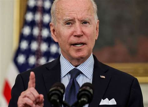 Biden anuncia nova meta de 70 de adultos dos EUA vacinados até 4 de julho