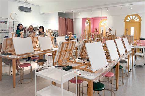 Sip 'n' Paint at Paintblush with guided art jamming sessions!