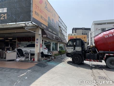 日賣1000隻仁武烤鴨！水泥車撞破牆「5秒驚逃」 客廢墟中照排隊 Ettoday社會新聞 Ettoday新聞雲