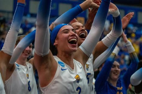 Photos Pitt Volleyball Reverse Sweeps Louisville In Ncaa Tournament