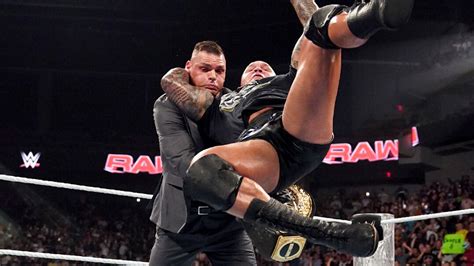 Randy Orton Acerta Rko Out Of Nowhere Em Gunther