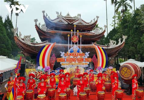 Https Vietexplorer Traditional Huong Pagoda Festival Officially